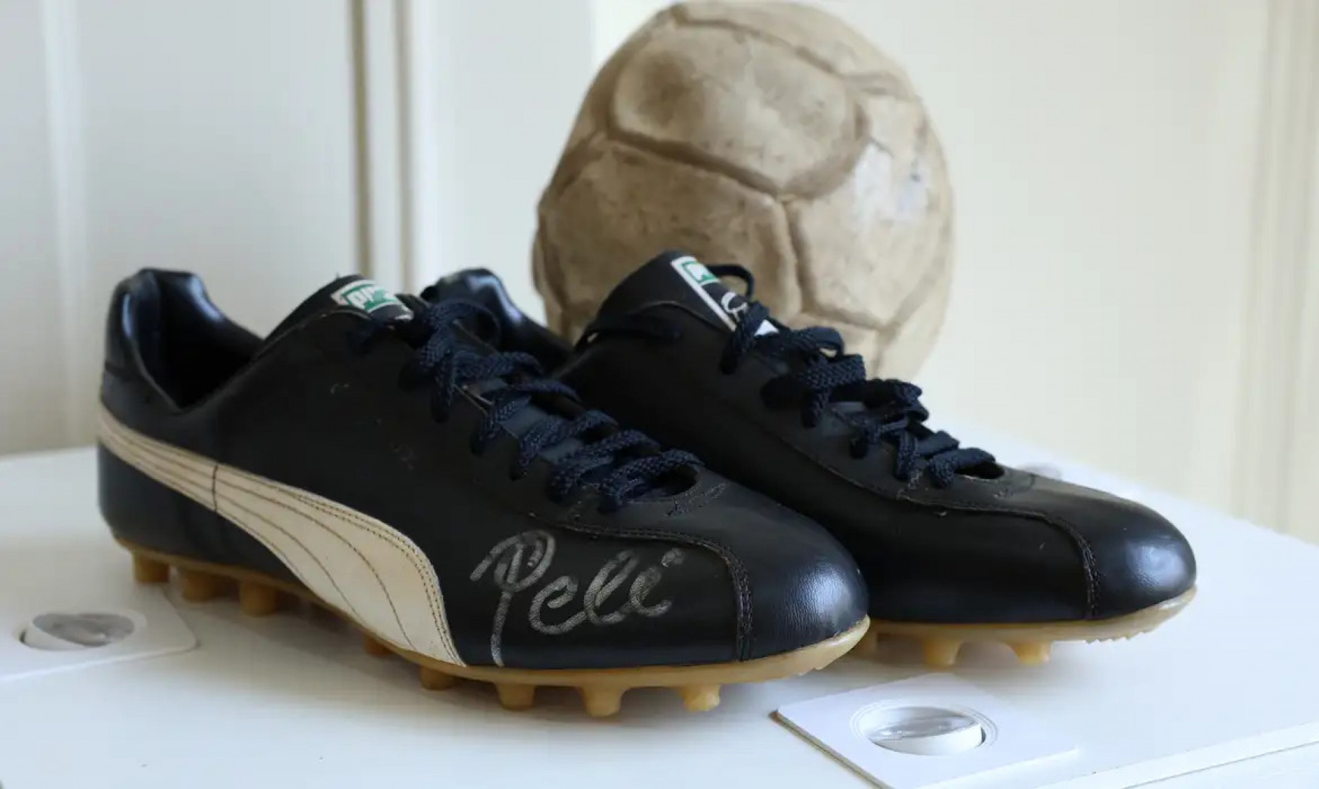 Itens relacionados à carreira de Pelé fazem parte da exposição - Tomaz Silva/Agência Brasil