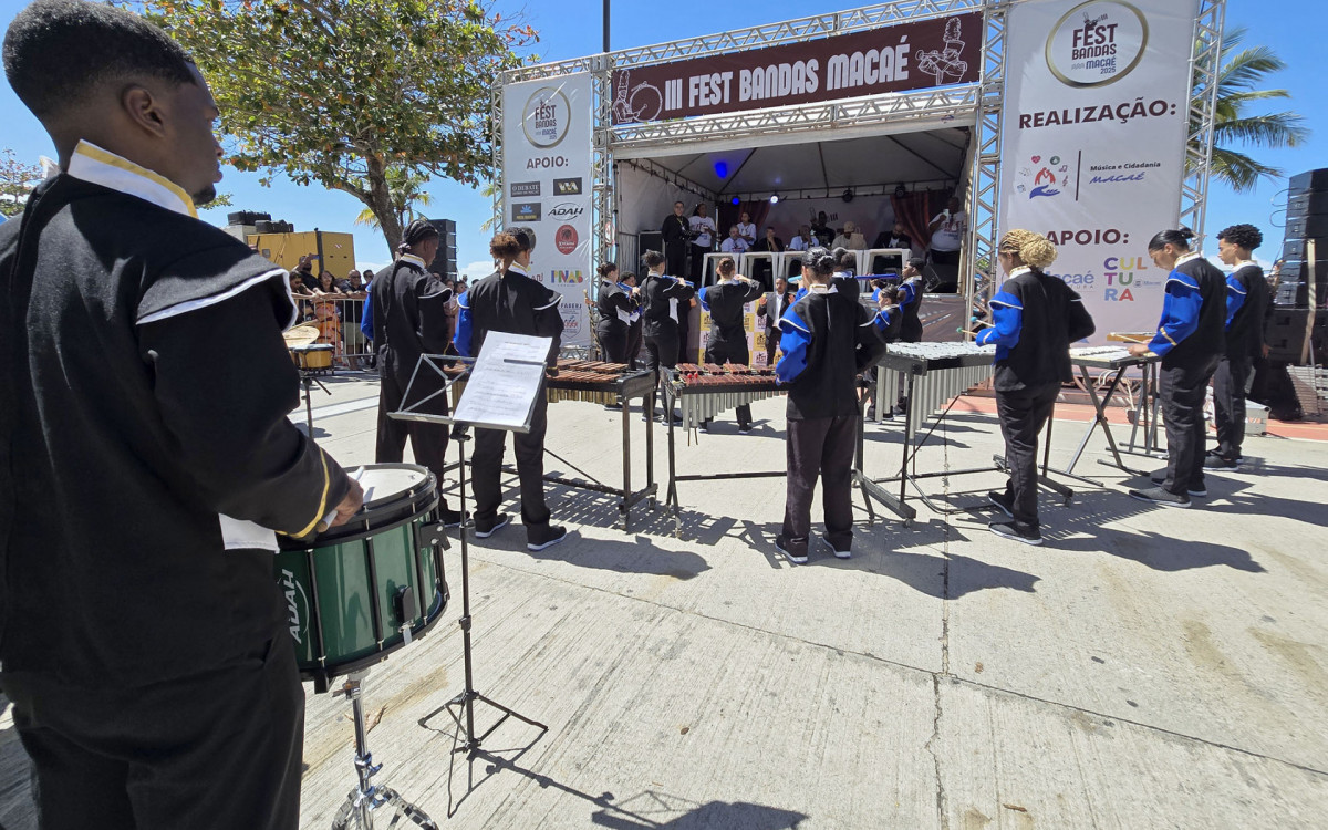 Avenida Elias Agostinho recebeu apresentações que uniram música, dança e emoção no Fest Bandas Macaé