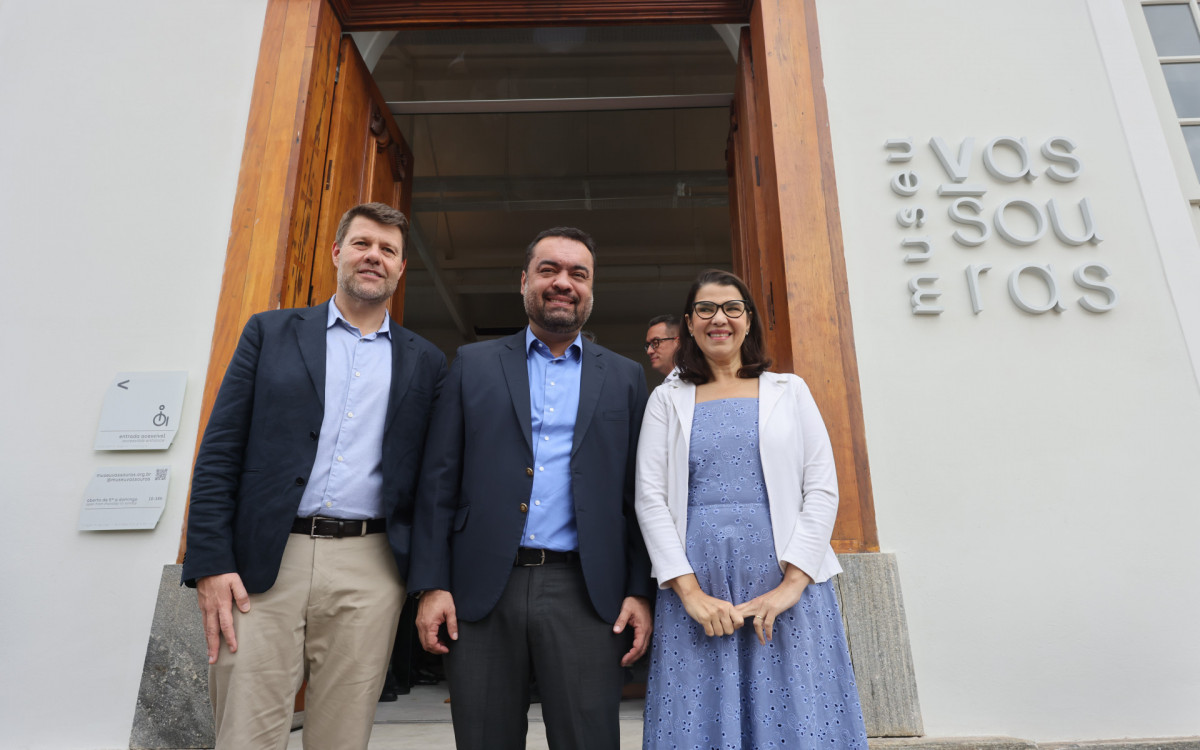 Cláudio Castro com os secretários estaduais Gustavo Tutuca (Turismo) e Danielle Barros (Cultura)