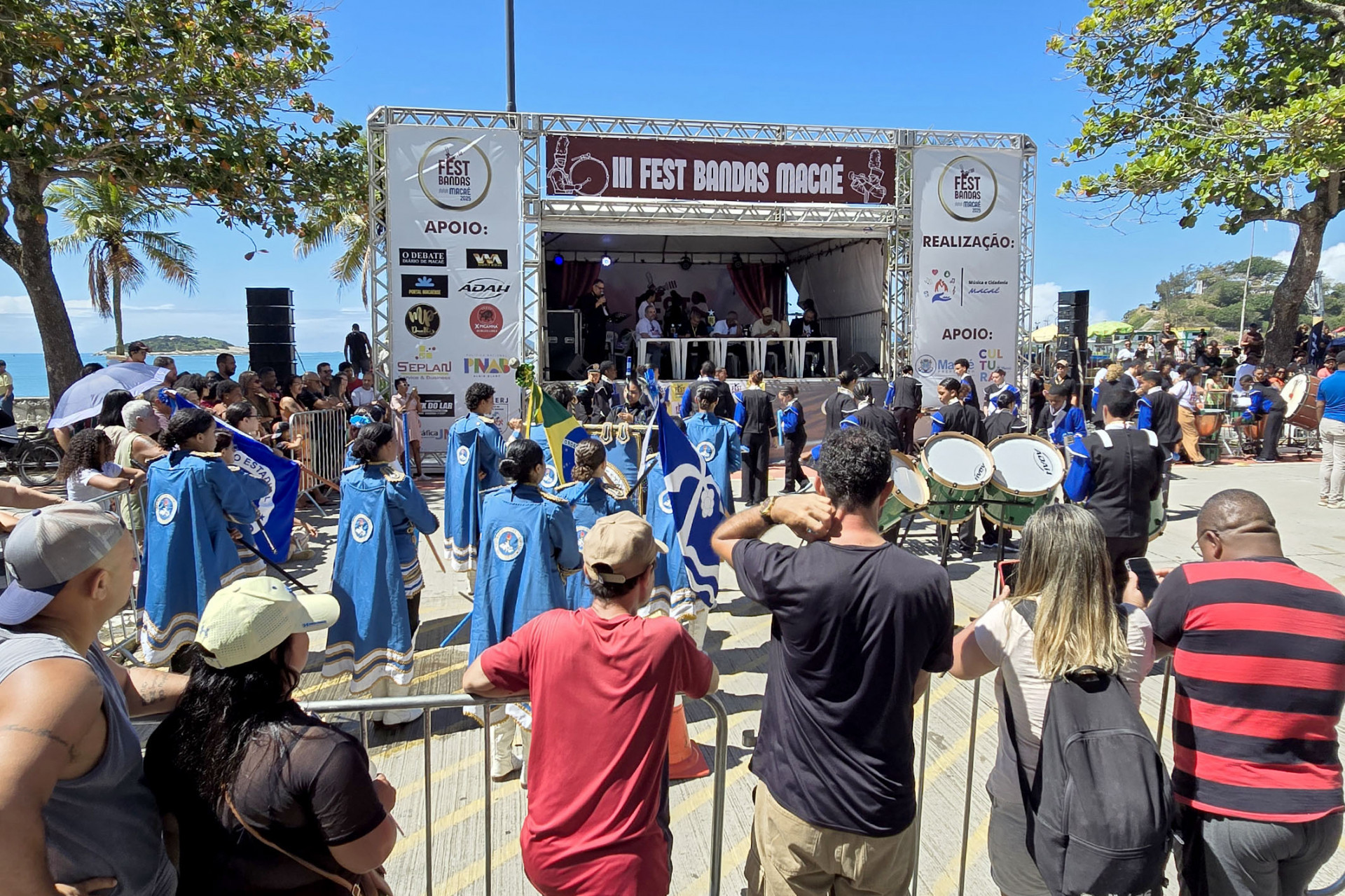 Avenida Elias Agostinho recebeu apresenta&ccedil;&otilde;es que uniram m&uacute;sica, dan&ccedil;a e emo&ccedil;&atilde;o no Fest Bandas Maca&eacute; - Foto: Ana Chaffin