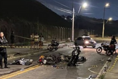 Acidente entre motos deixa duas pessoas mortas e uma ferida em São João de Meriti