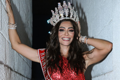 Juliana Paes é coroada rainha de bateria da Viradouro