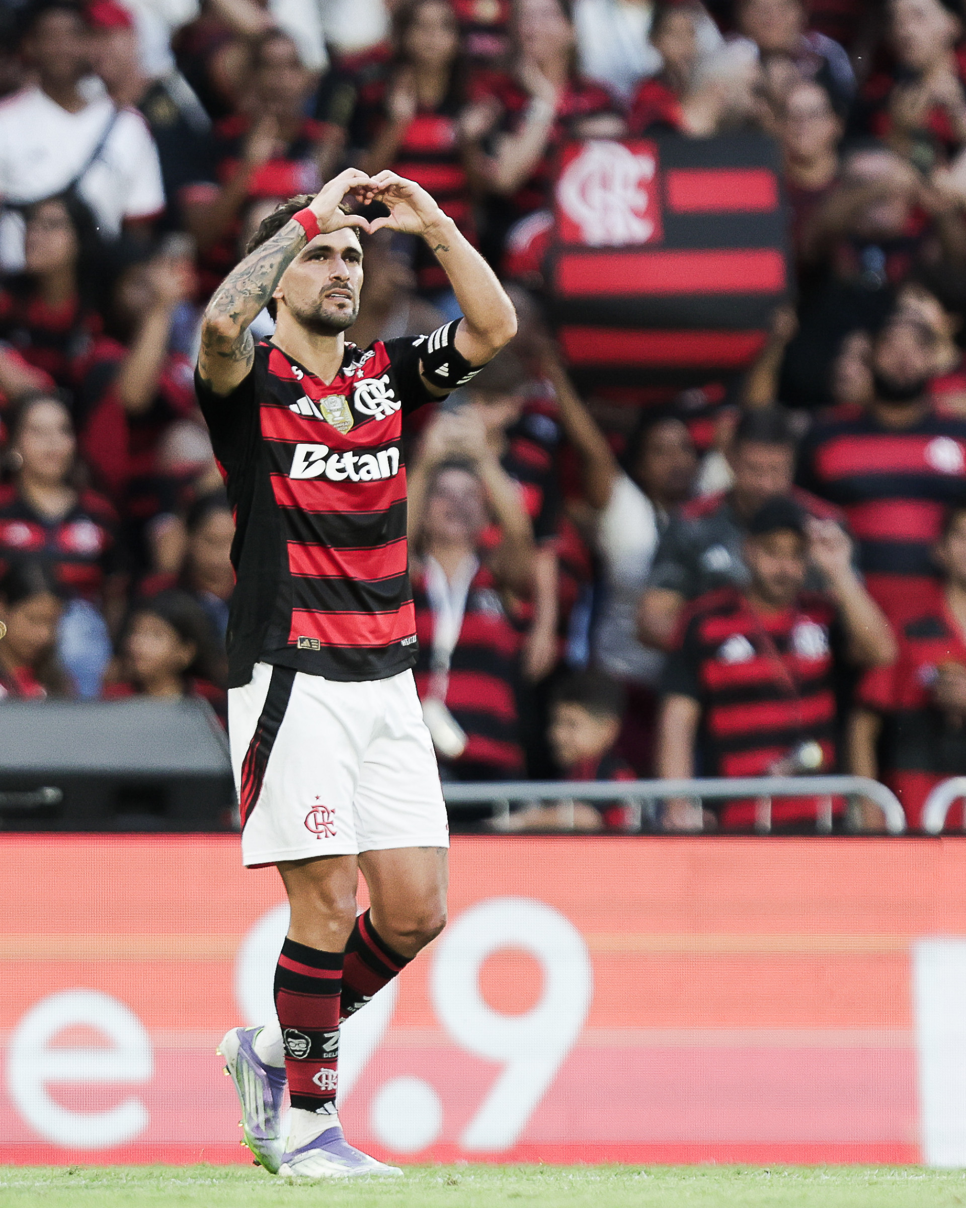 Arrascaeta fez o gol &uacute;nico do Flamengo no Maracan&atilde; contra o Gr&ecirc;mio