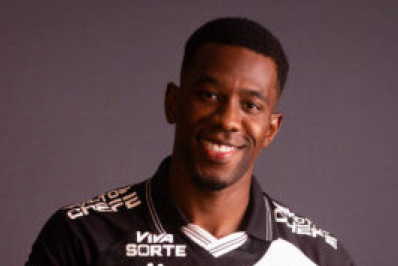 Vasco anuncia a contratação do zagueiro Carlos Cuesta 