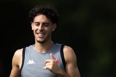 Nuno Moreira desfalca Vasco pela primeira vez, e Diniz avalia opções