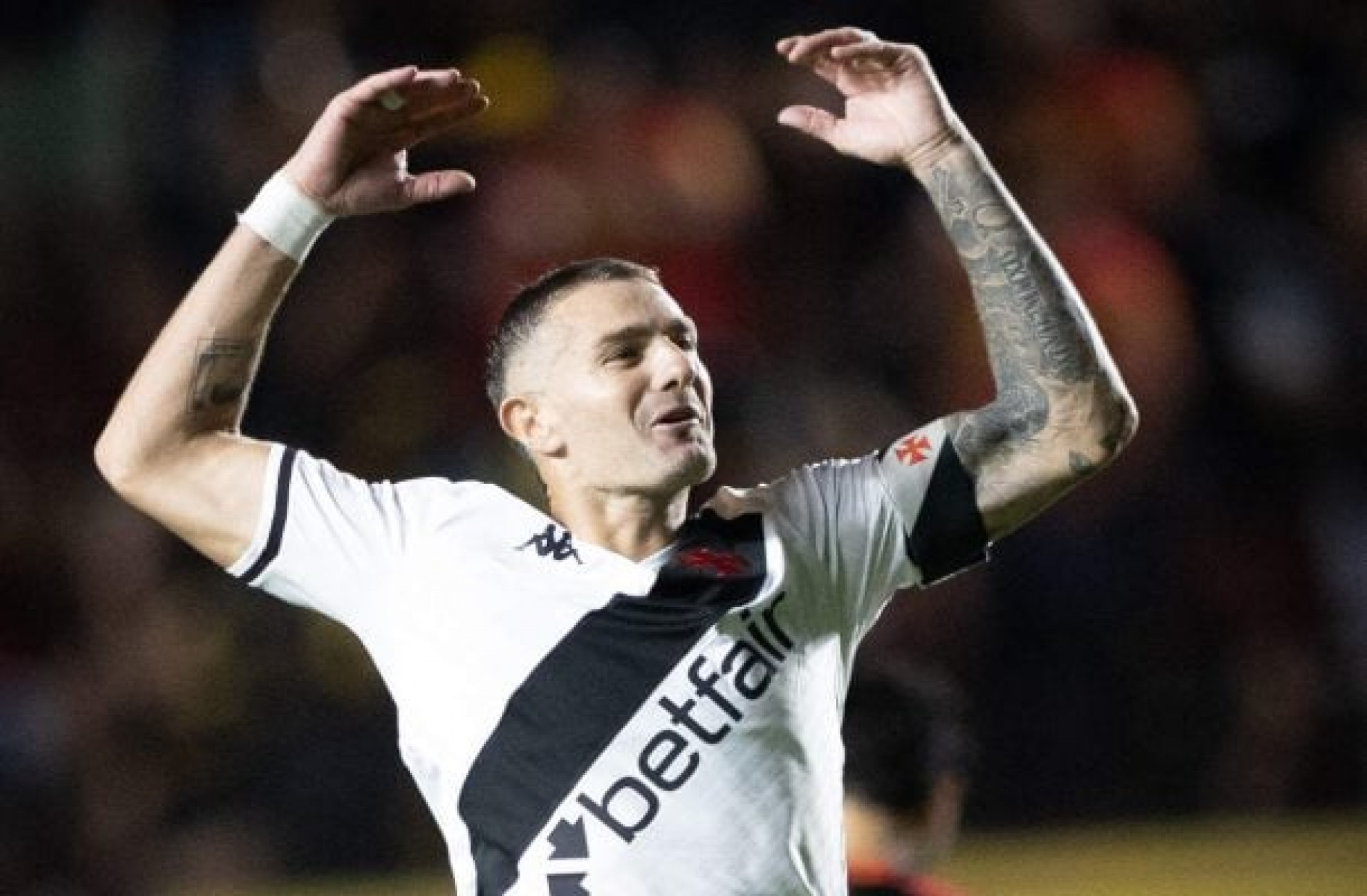 Vegetti alcan&ccedil;a temporada mais artilheira pelo Vasco