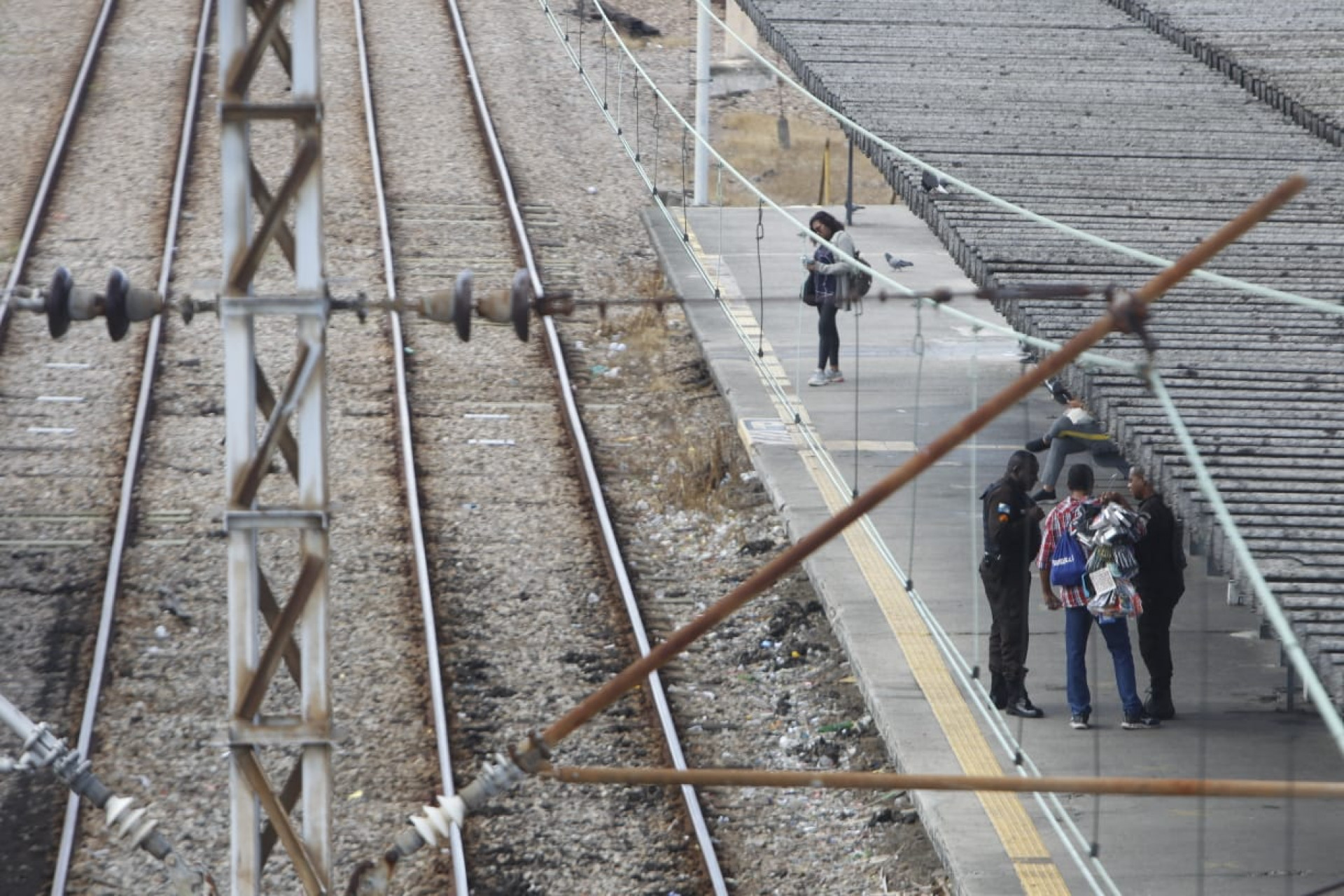 Furto de cabos impactou no funcionamento de trens na estação de Gramacho - Reginaldo Pimenta/Agência O DIA