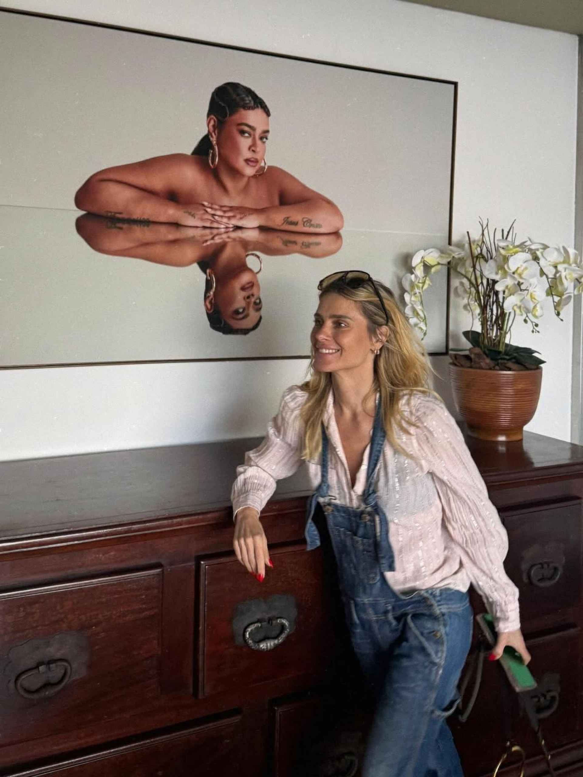 Carolina Dieckmmann compartilhou foto de quadro com rosto de Preta Gil   - Reprodução/Instagram 