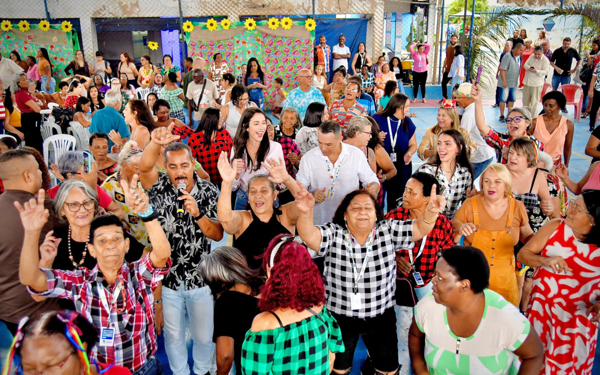 Secretaria Municipal de Assistência Social promove o 1º Baile da Melhor Idade no Country Club de Belford Roxo