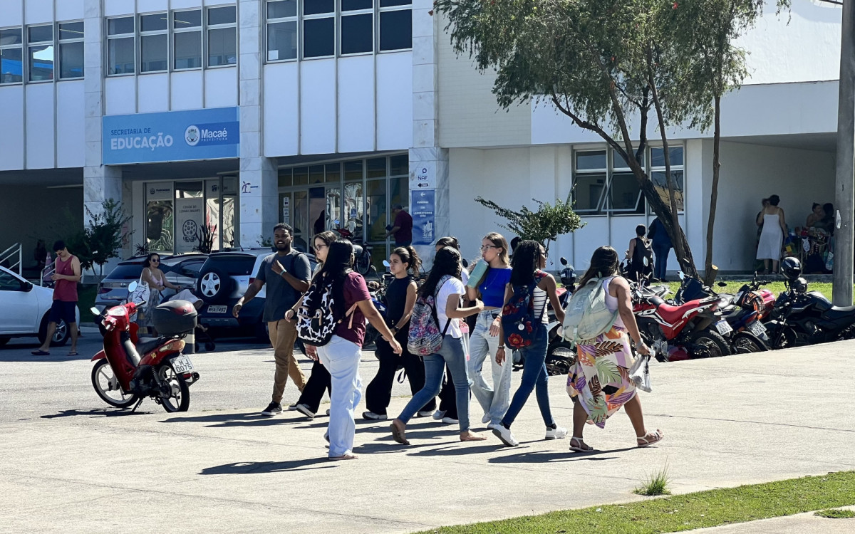 Pais e responsáveis recebem orientação sobre o uso do aplicativo Educa Mais Benefícios na Cidade Universitária