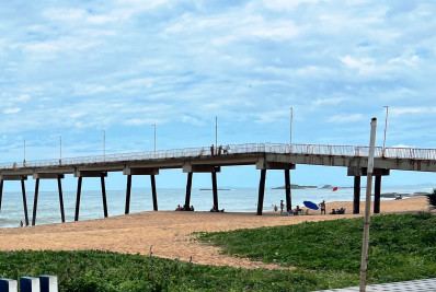 Vandalismo força interdição do Píer de Costazul para manutenção