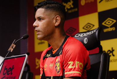 Lateral que lesionou Jair pede desculpas e revela ameaças de torcedores do Vasco