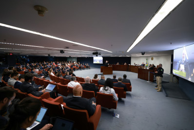 STF encerra primeiro dia do julgamento de Bolsonaro e mais sete réus