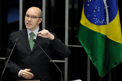 Defesa de Almirante Garnier elogia Zanin pela soltura de Lula 