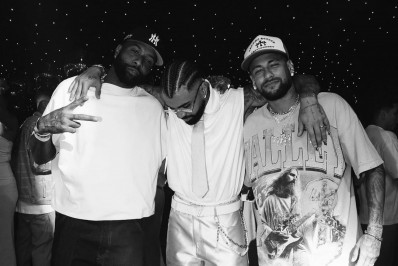 Gabigol celebra aniversário com Rafaella Santos e Neymar em festa reservada