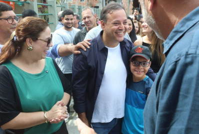 Rodrigo Neves visita obras de urbanização em comunidades durante o Prefeitura Móvel