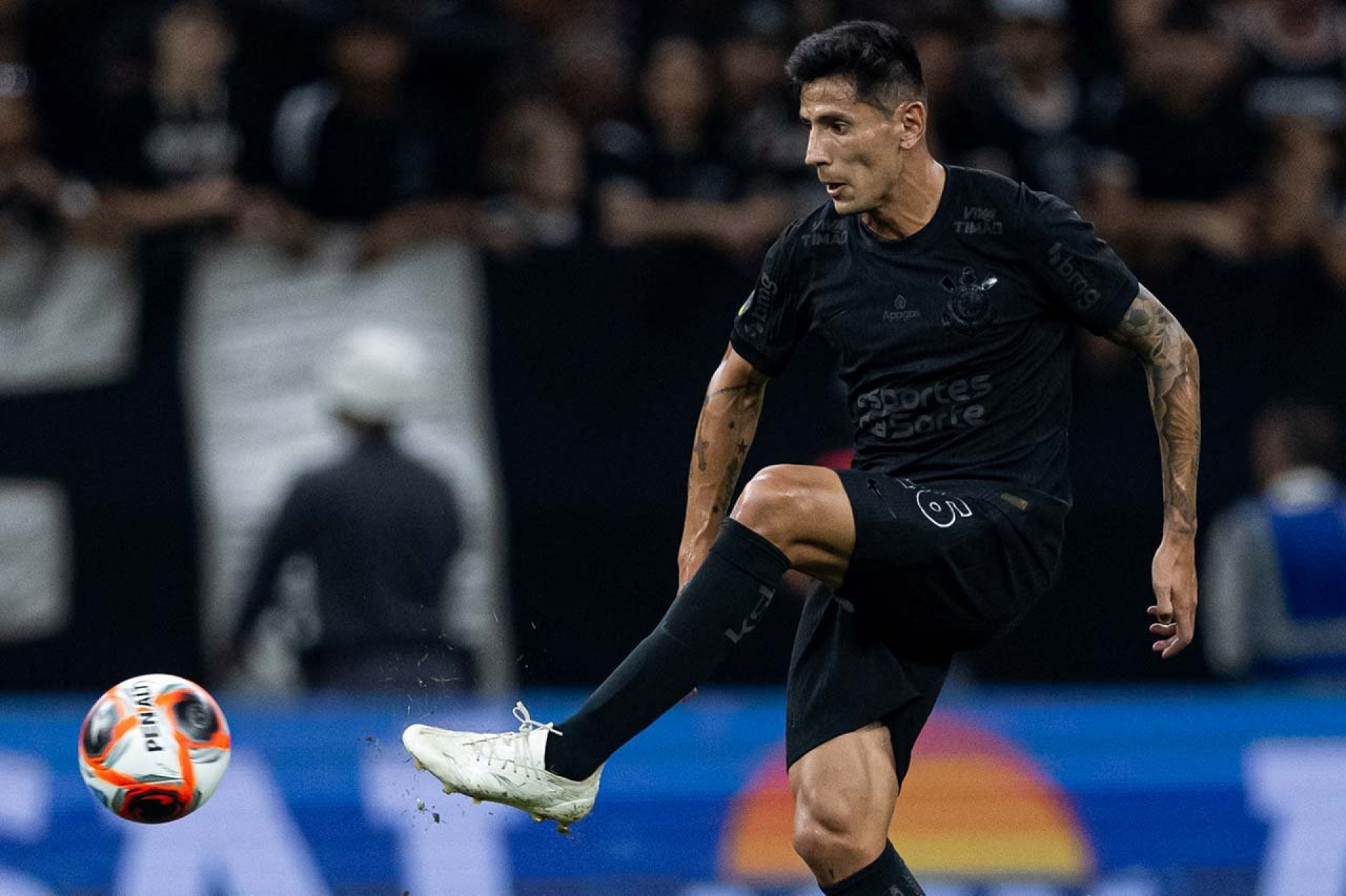 Corinthians inicia tratativas para renovar contrato de Fabrizio Angileri