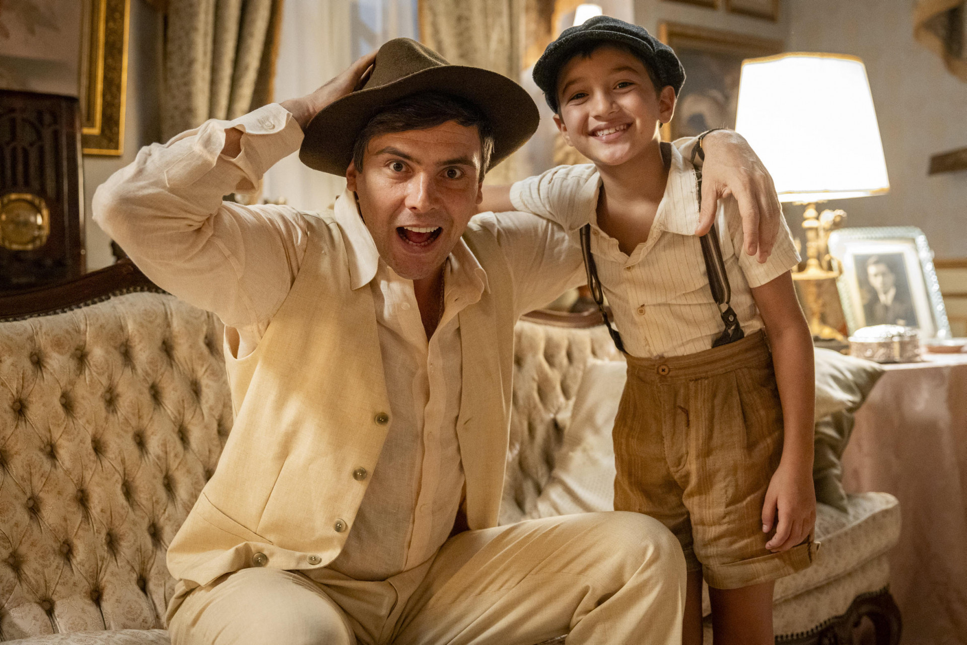 Candinho ( Sergio Guizé ) e Samir ( Davi Malizia ) - Fabio Rocha/TVGlobo