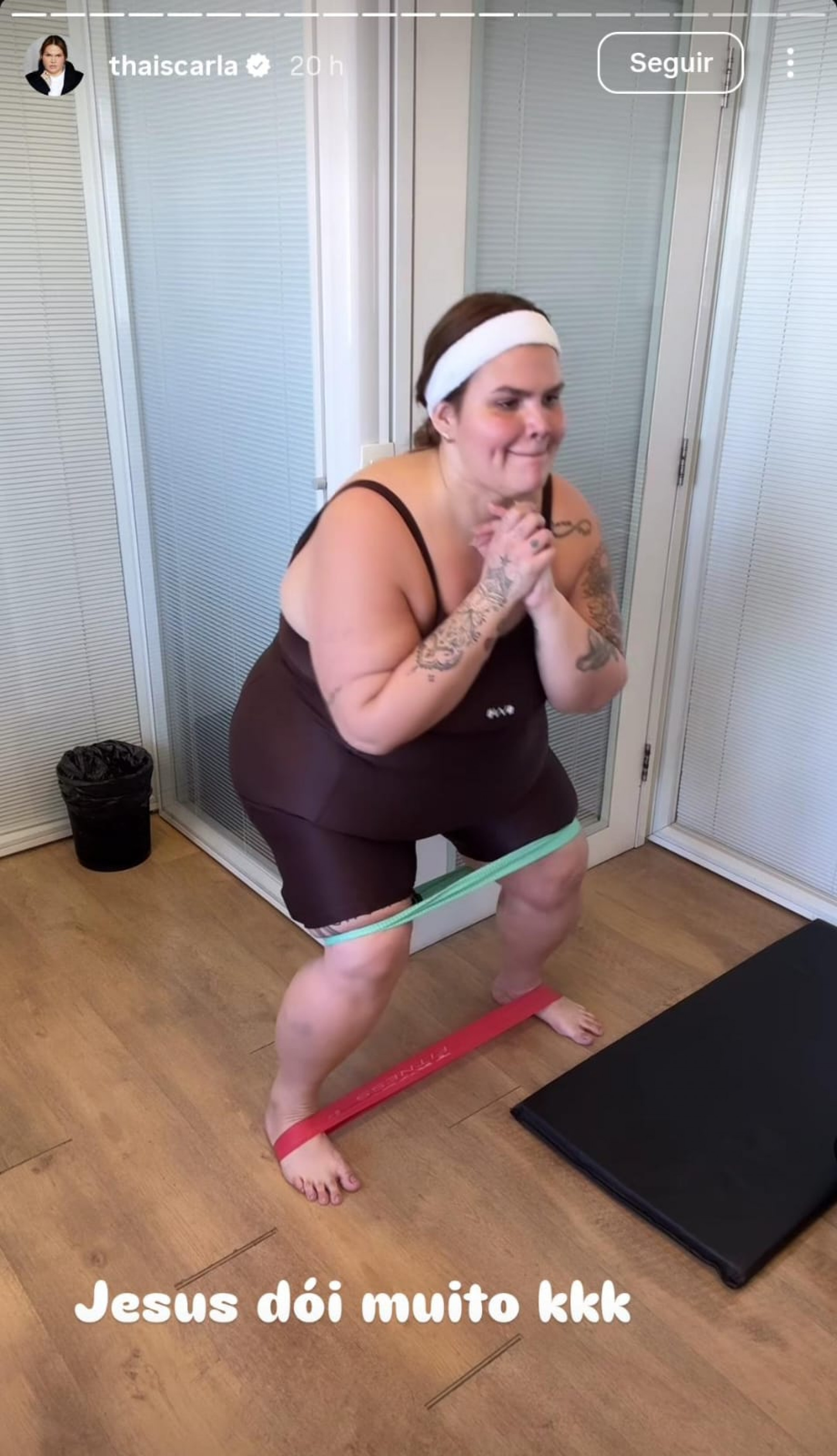 Thais Carla faz exercícios de fisioterapia e relata: 'Dói muito' - Reprodução de vídeo / Instagram