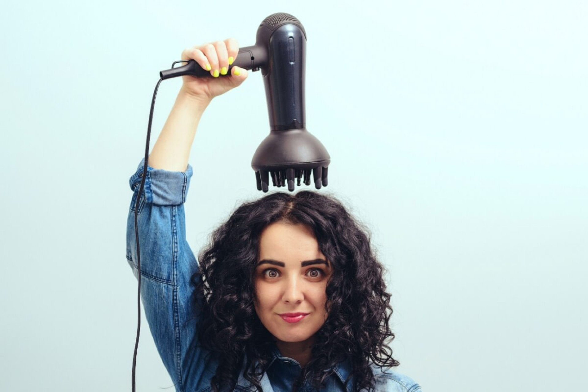 O volume dos anos 90 voltou com tudo e tomou conta das redes sociais (Imagem: Volurol | Shutterstock) 