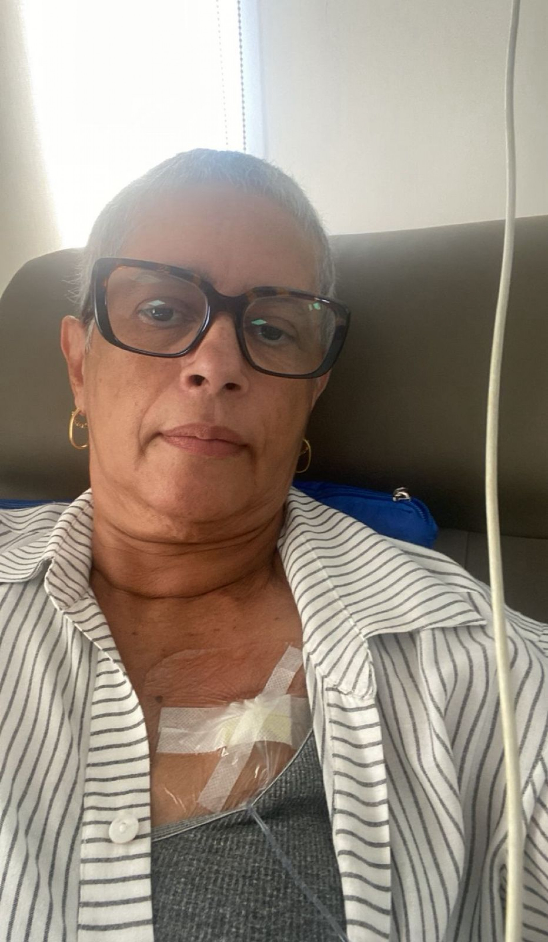 Tratando câncer no pulmão, Solange Santos esperou cerca de seis horas para receber medicação