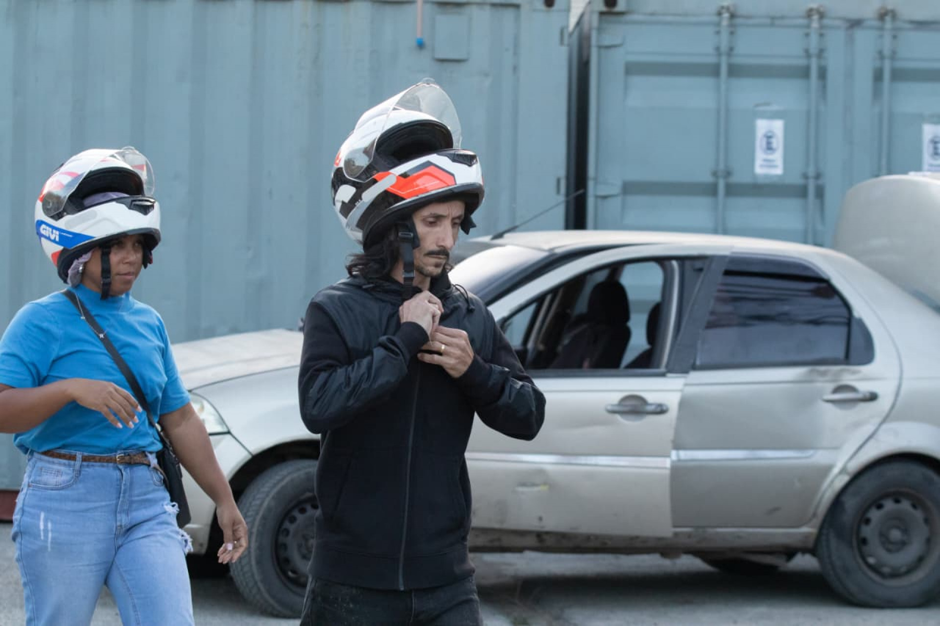 Familiares de José dos Santos Fernandes, de 76 anos, estiveram no IML de Tribobó, em São Gonçalo - Érica Martin/Agência O Dia