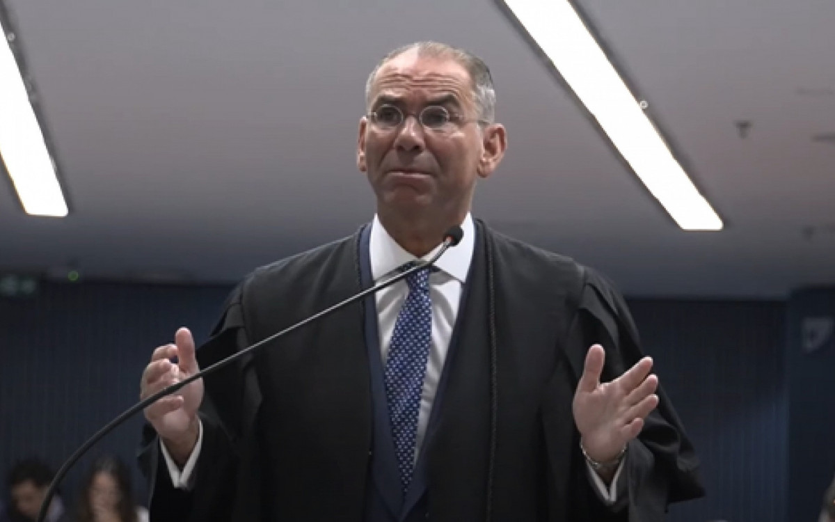 José Luís Mendes de Oliveira Lima representa o ex-ministro da Defesa e da Casa Civil Walter Braga Netto