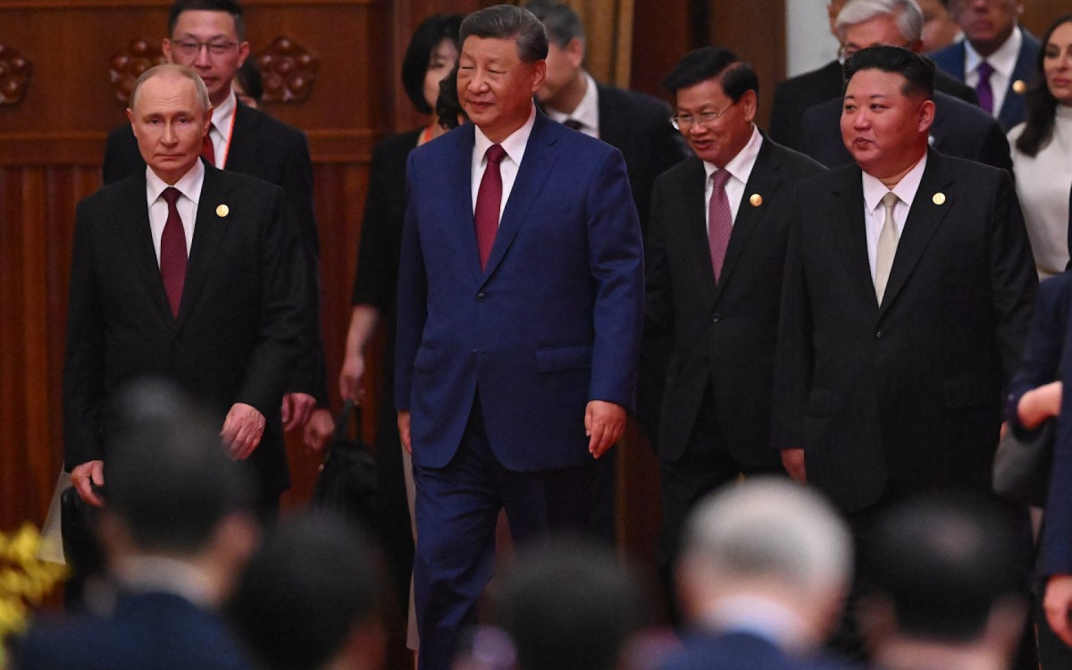 China faz desfile do Dia da Vitória e promete desenvolvimento pacífico