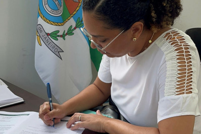 Saquarema empossa dez novos servidores para saúde, educação e assistência social