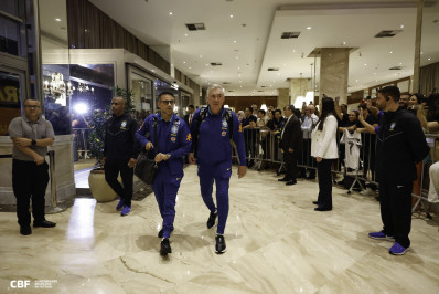 Vídeo: veja como foi a chegada da seleção brasileira ao hotel no Rio