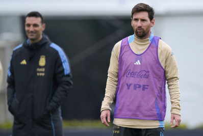 Scaloni chora e prevê muita emoção em 'despedida' de Messi na Argentina: 'Temos de desfrutar'