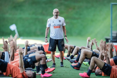 Preparador que deu soco em Pedro após jogo do Flamengo chega ao Atlético-MG com Sampaoli