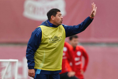 Chile inicia processo de reformulação contra o Brasil, e técnico pede paciência