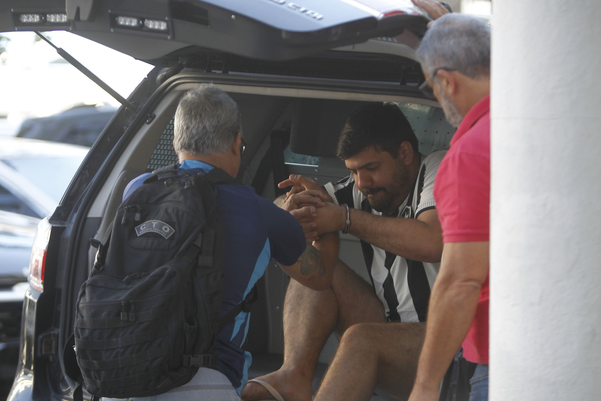 Operação Zargun. Na foto, Dudu, assessor do parlamentar TH Jóias chegando à sede da Polícia Federal, nesta quarta-feira (03). - Reginaldo Pimenta/Agência O Dia