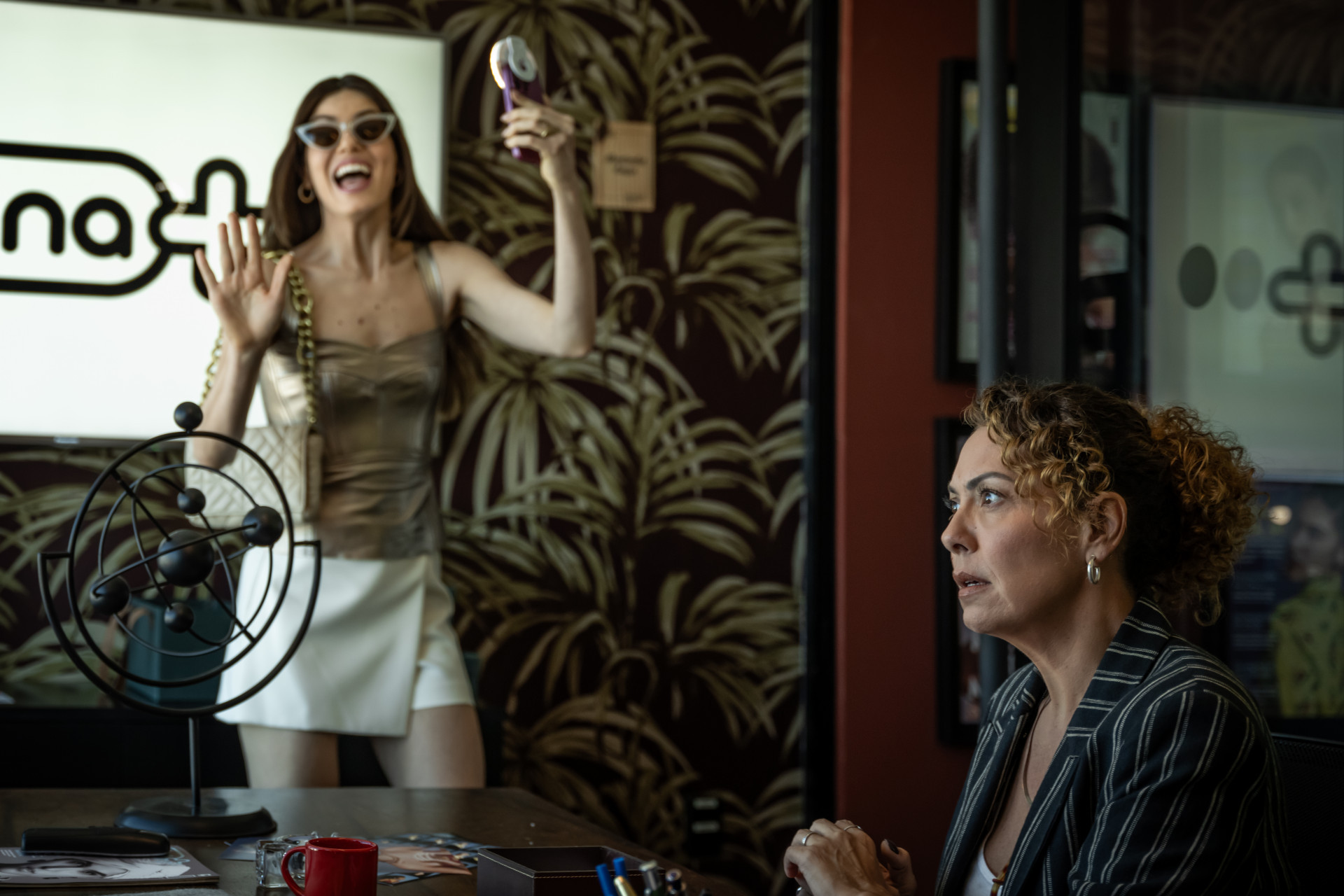 Camila Queiroz e Fabíula Nascimento no filme 'Uma Mulher Sem Filtro' - Laura Campanella / Divulgação