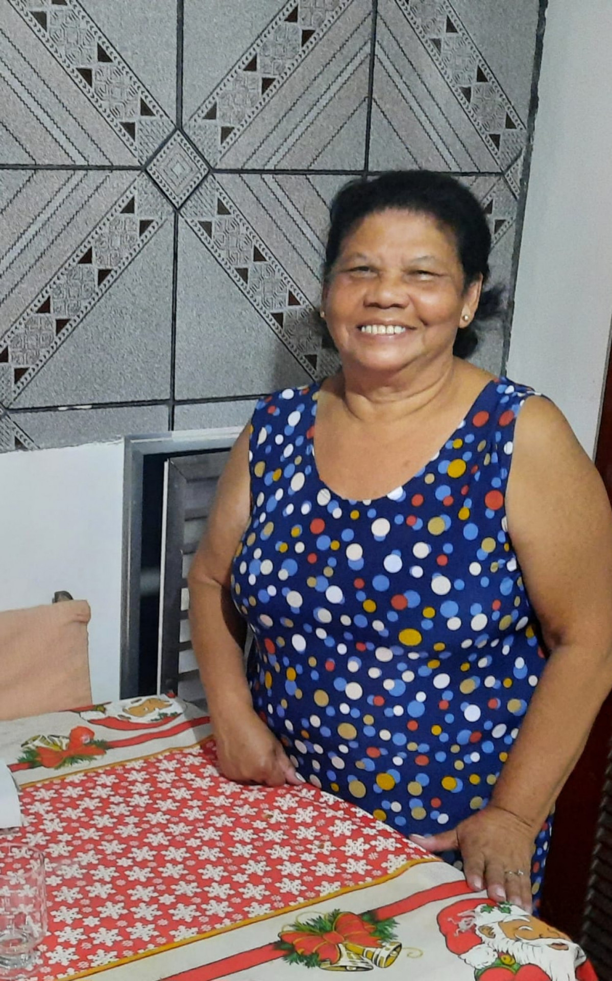 A aposentada Maria do Ros&aacute;rio teve que recorrer a empr&eacute;stimos para pagar despesas - Arquivo pessoal