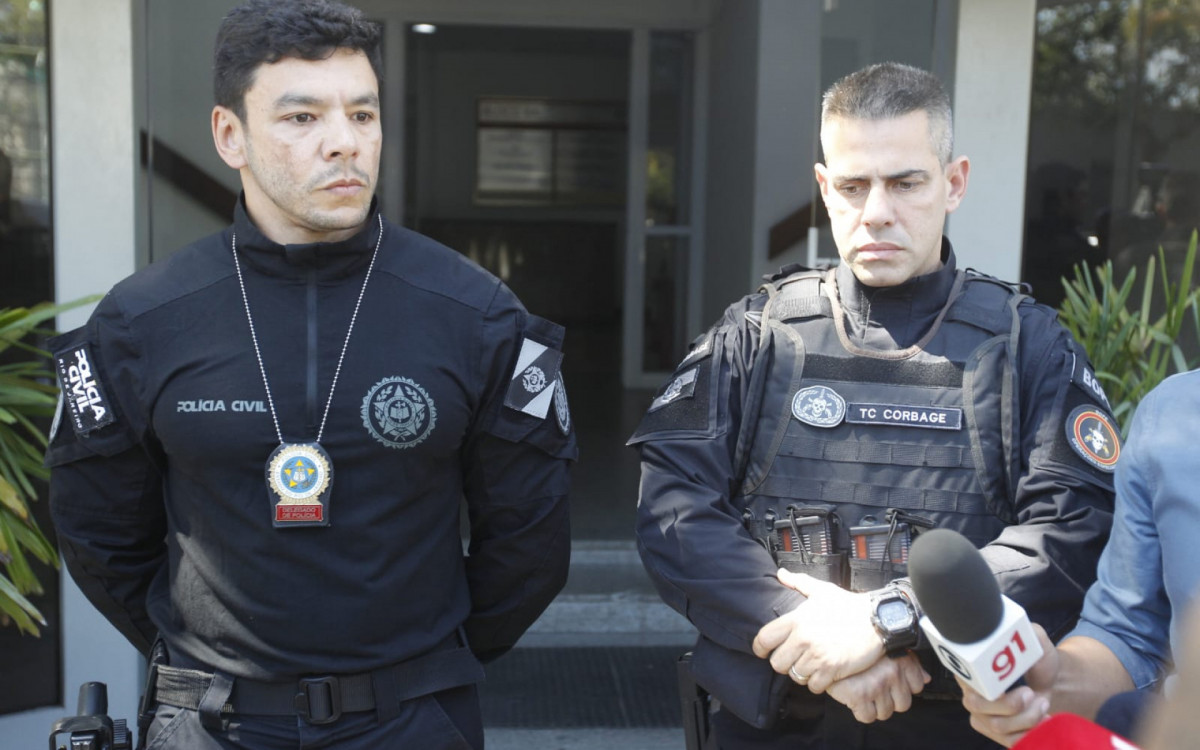 Moys&eacute;s Santana, delegado da DRE, e Marcelo Cobalte, comandante do Bope, falam sobre opera&ccedil;&atilde;o