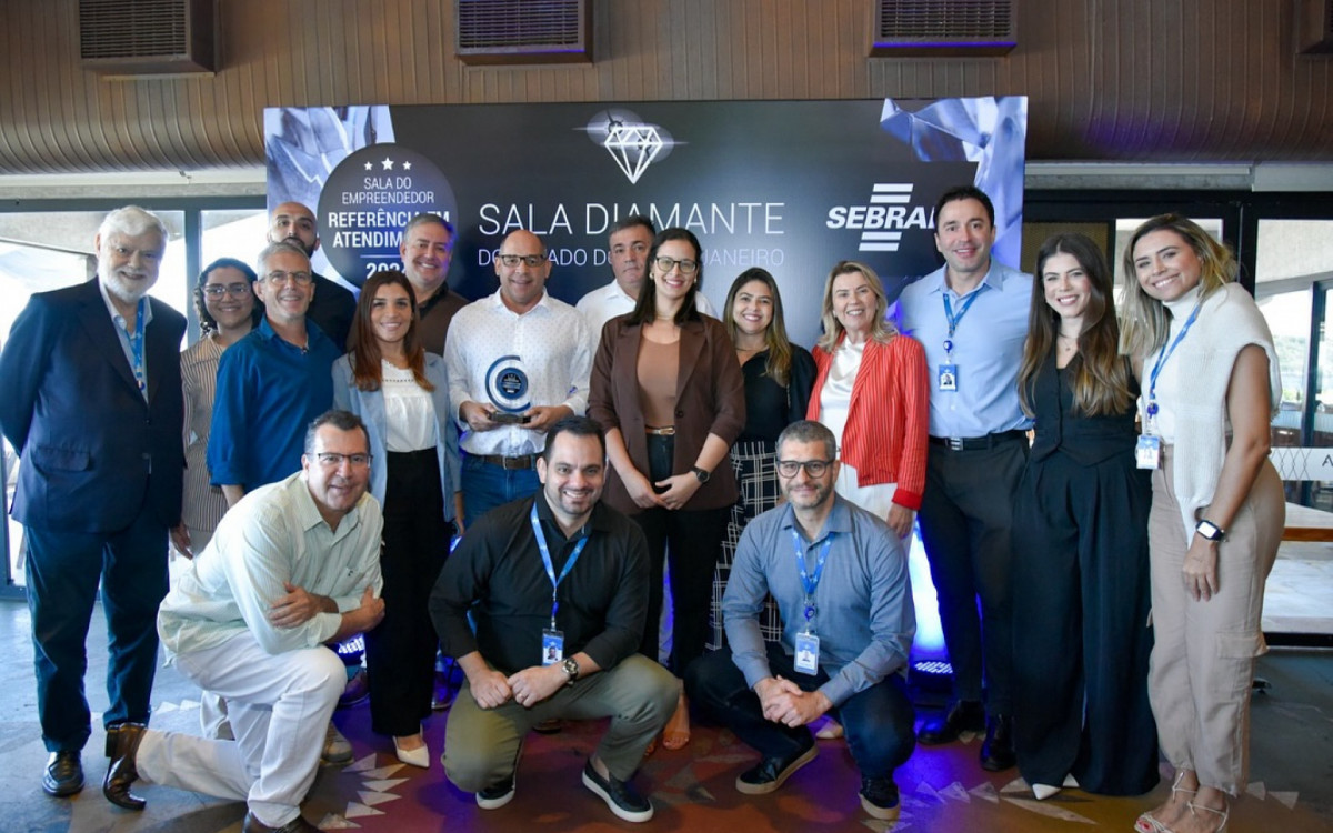 Prefeito Marcelo Magno recebe Selo Diamante de Atendimento