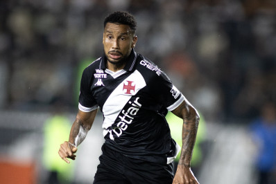 Em recuperação, Jair acompanhou jogo do Vasco no Maracanã e comemora classificação