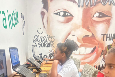 ONG vai promover curso de 'empoderamento digital' para jovens mulheres na Cidade de Deus