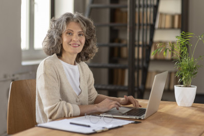 Mulheres e 60+ estão mais presentes na corretagem de imóveis