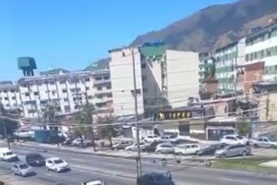 Vídeo mostra criminosos aterrorizando motoristas na Avenida Santa Cruz