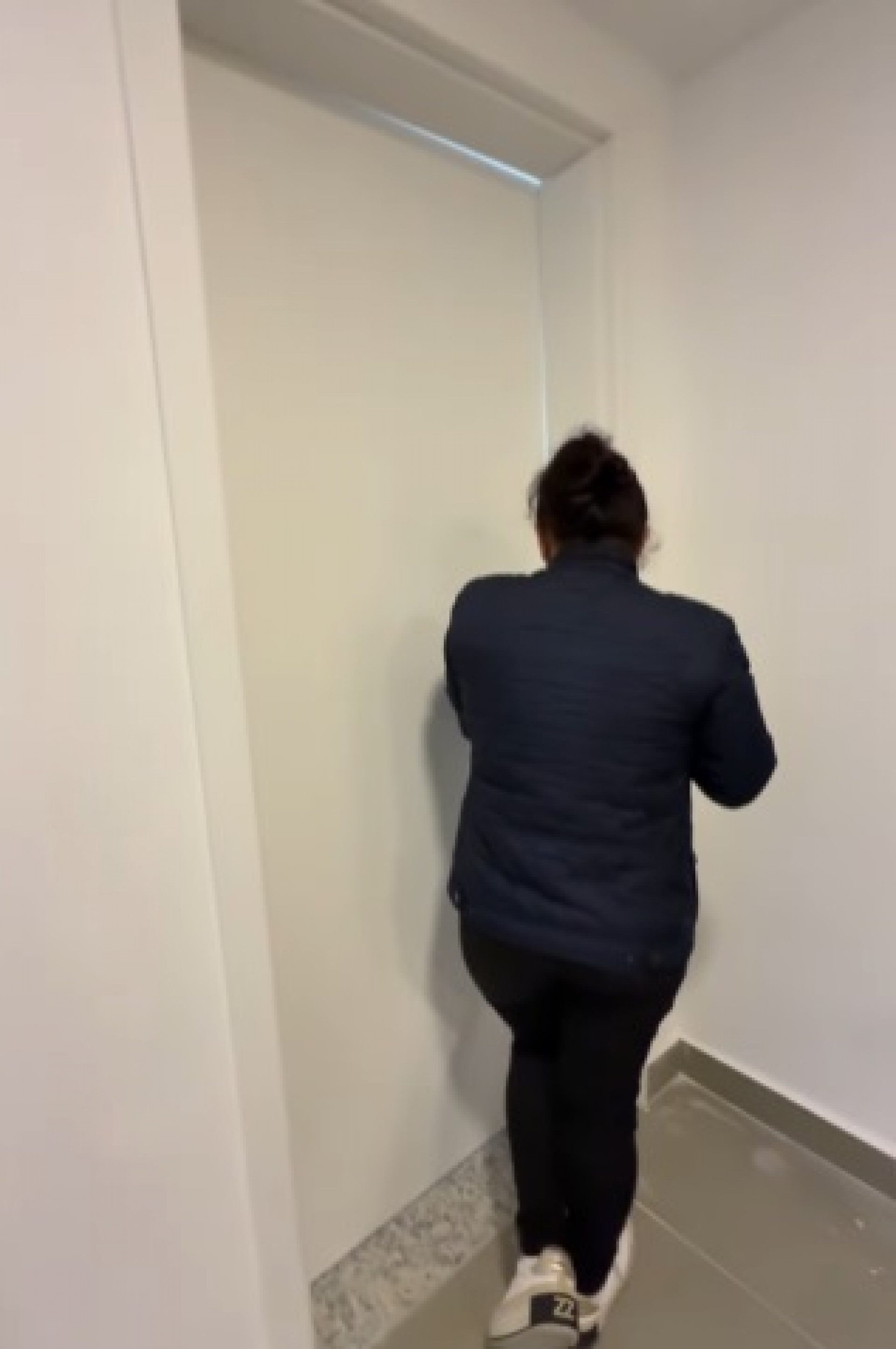 Ana, funcionária de Rodrigo Faro, recebeu as chaves do novo imóvel - Reprodução/Instagram