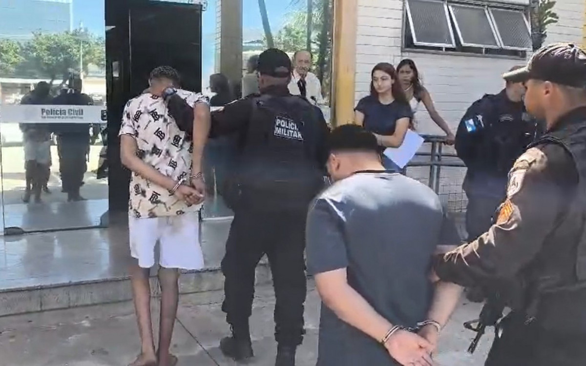 Drogas e dinheiro foram apreendidos com o suspeito no bairro Cajueiros