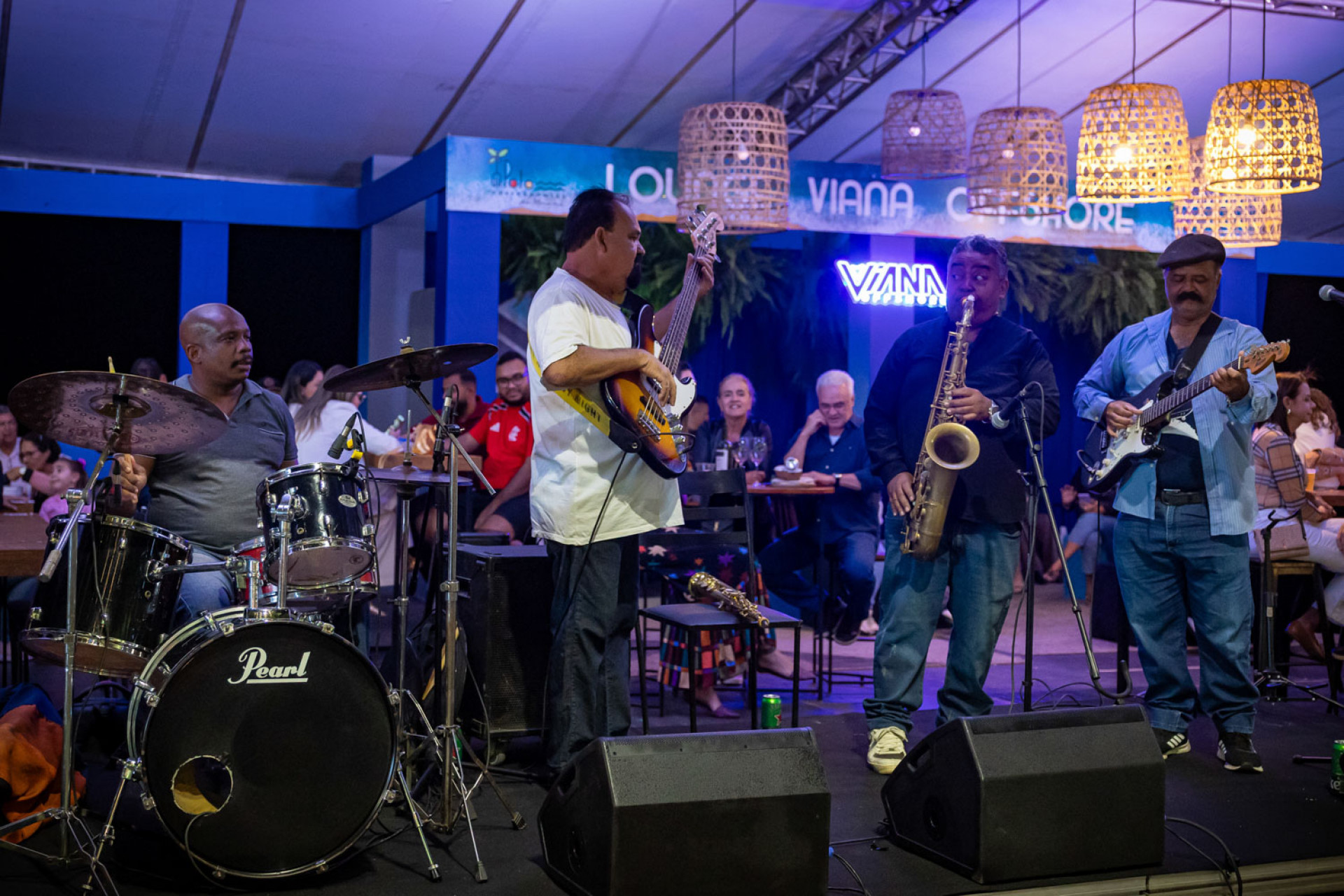 Visitantes e chefs interagem na Cozinha Show durante o 14º Festival Macaé Gastronomia e Cultura, em Macaé - Foto: Rui Porto Filho