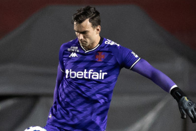 Léo Jardim exalta Vegetti e minimiza desentendimento recente em jogo do Vasco