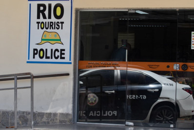Mulher é presa em Copacabana por uso de documento falso durante abordagem a turistas