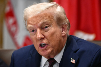 Governo Trump ameaça não pagar retroativamente trabalhadores federais durante shutdown