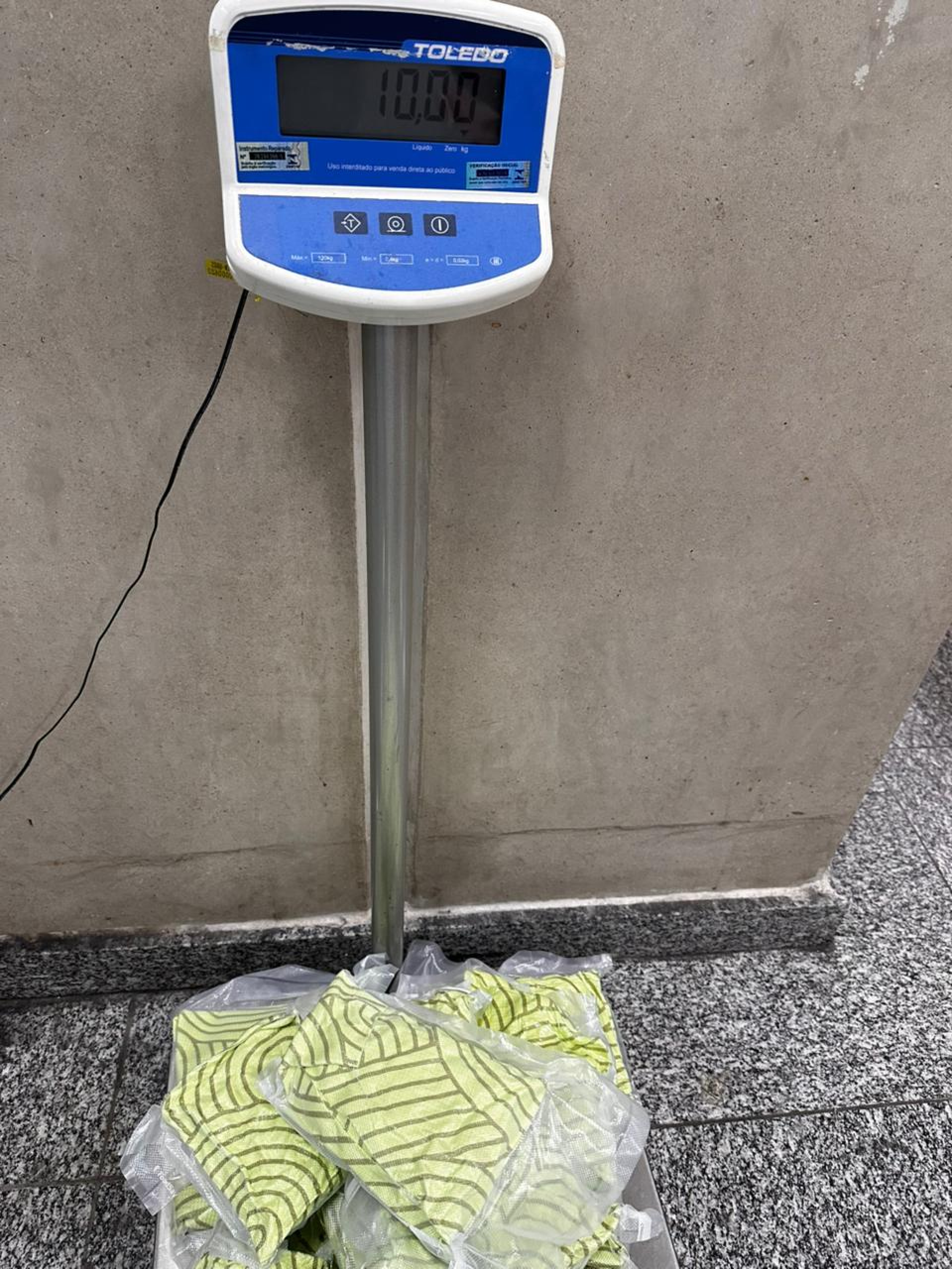 Receita Federal encontrou 10 kg de metanfetamina em mala de passageira no Galeão