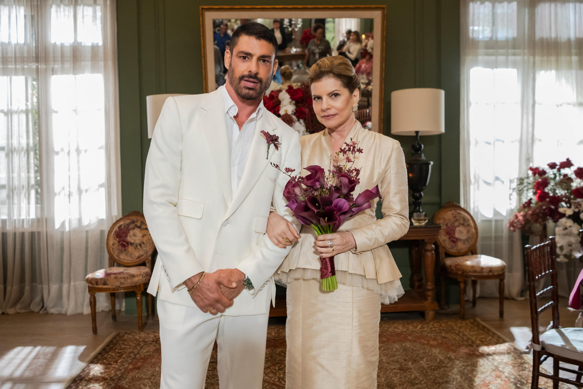 Odete (Debora Bloch) e César (Cauã Reymond) se casam - Globo/ Estevam Avellar